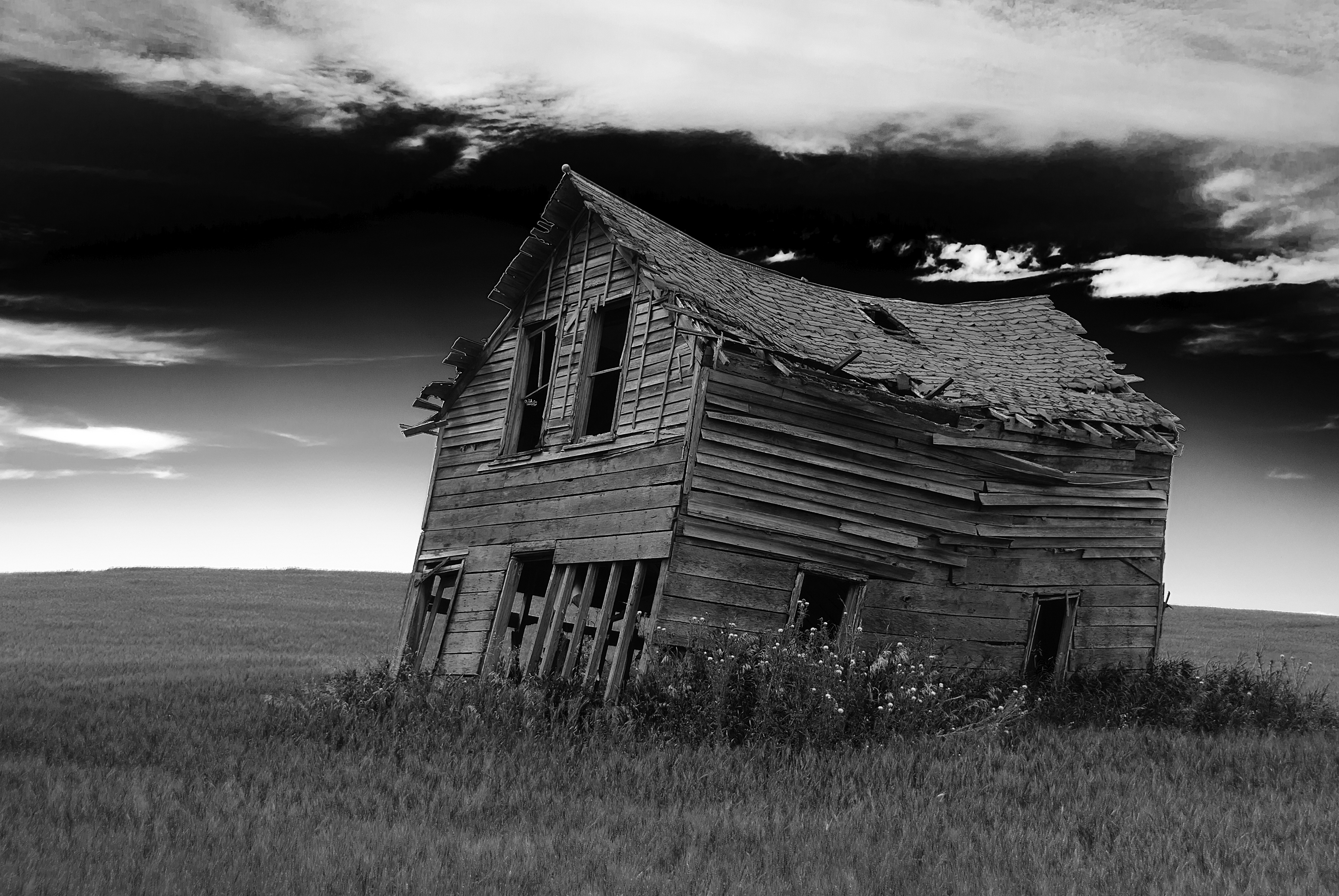 It s an old house. Заброшенные места. Амбар чб. Old House. Old Farm.